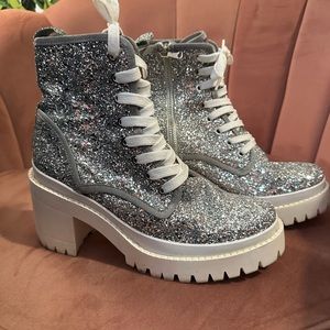 Chunky lug sole, silver glitter boot. Size 9